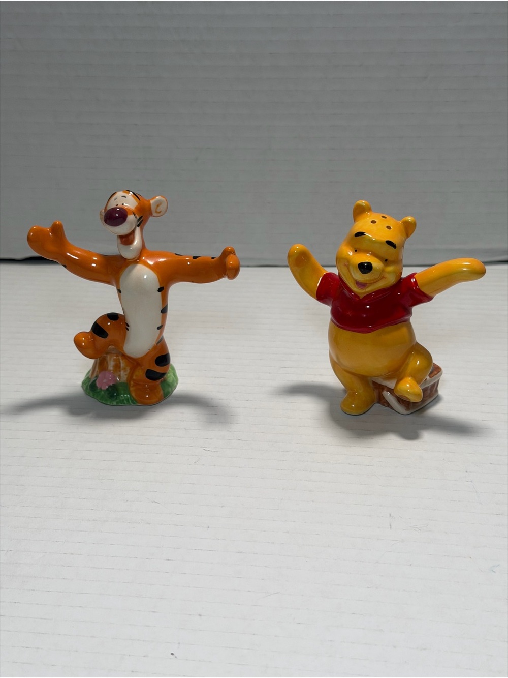 Disney's Winnie the Pooh & Tigger Ceramic Salt and Pepper Shakers Set Unused